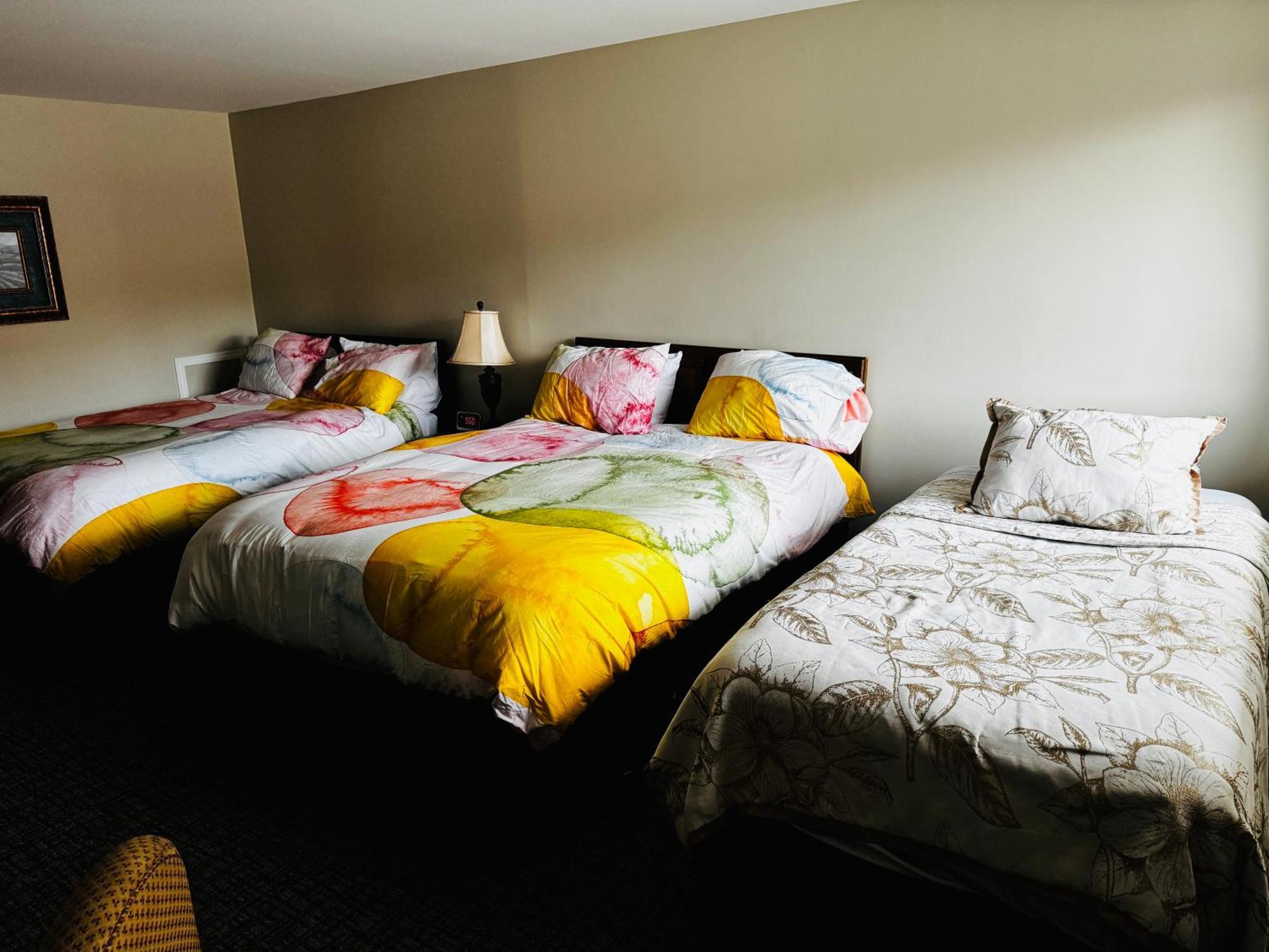 Fundy Line Motel มิรามิชี ภายนอก รูปภาพ